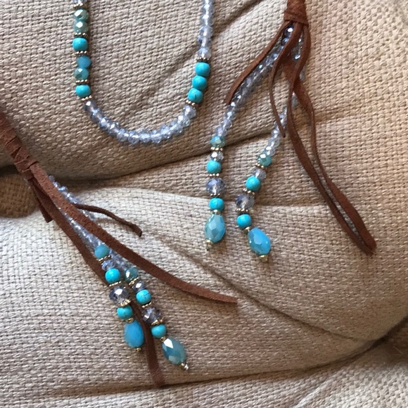 Leather, turquoise & crystal lariat Boho necklace - Picture 3 of 4